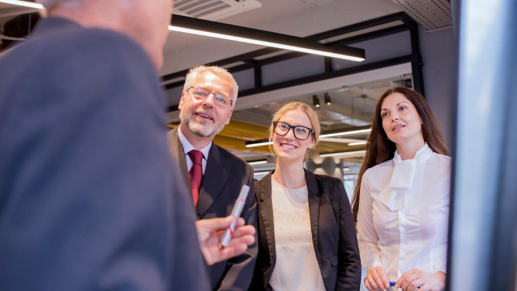 Session de formation pratique avec mentor et étudiant